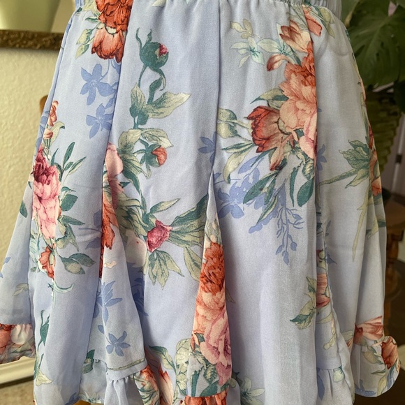 NBW, DO+BE, silky, high waisted, floral skort. So cute for spring/summer. - Picture 2 of 5